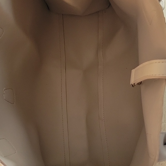 Unknown Name Purse - Picture 3 of 4